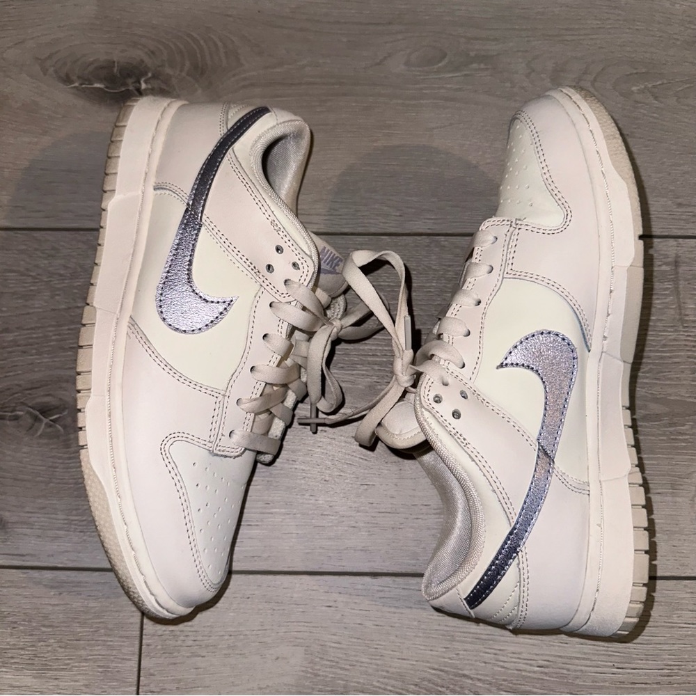 Nike Women's Sneakers in Cream and Gray - Picture 2 of 12